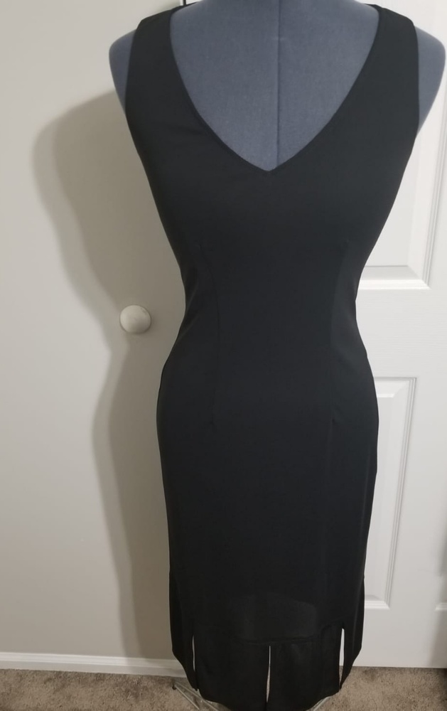 Beautiful White house Black Market V neck dress